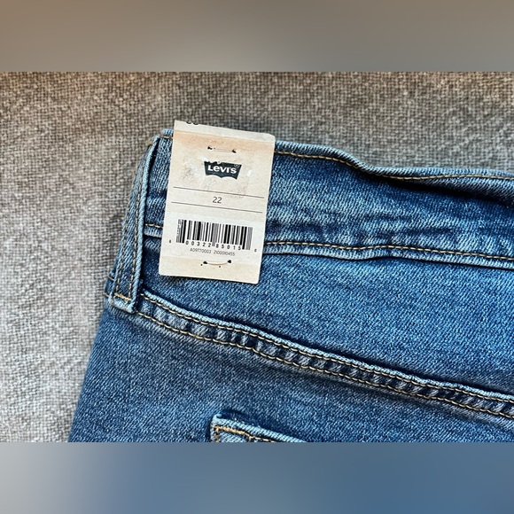 2/$50 BNWT Levi’s Plus Wedgie Straight Jean - Picture 6 of 7